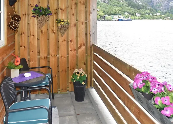 Seaside Serenity In Leirvik-by Traum בית נופש